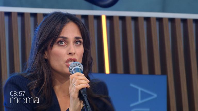 Sophie Auster: "Look What You're Doing To Me"