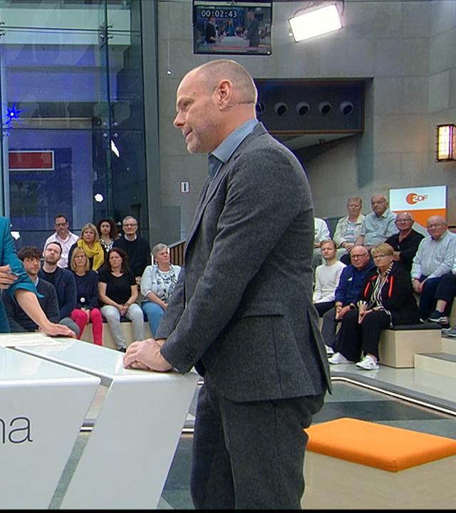 moma Duell: KZ-Besuch für Schüler?