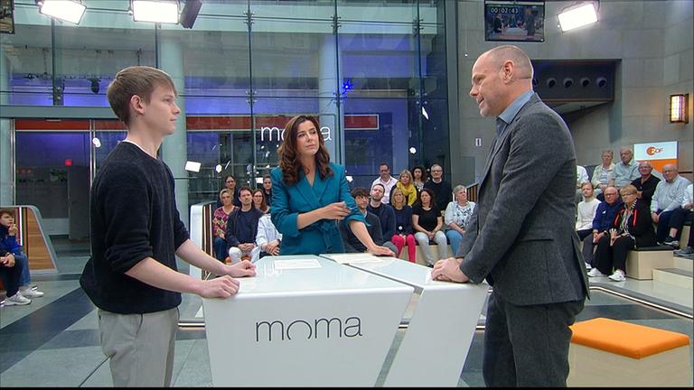 moma Duell: KZ-Besuch für Schüler?