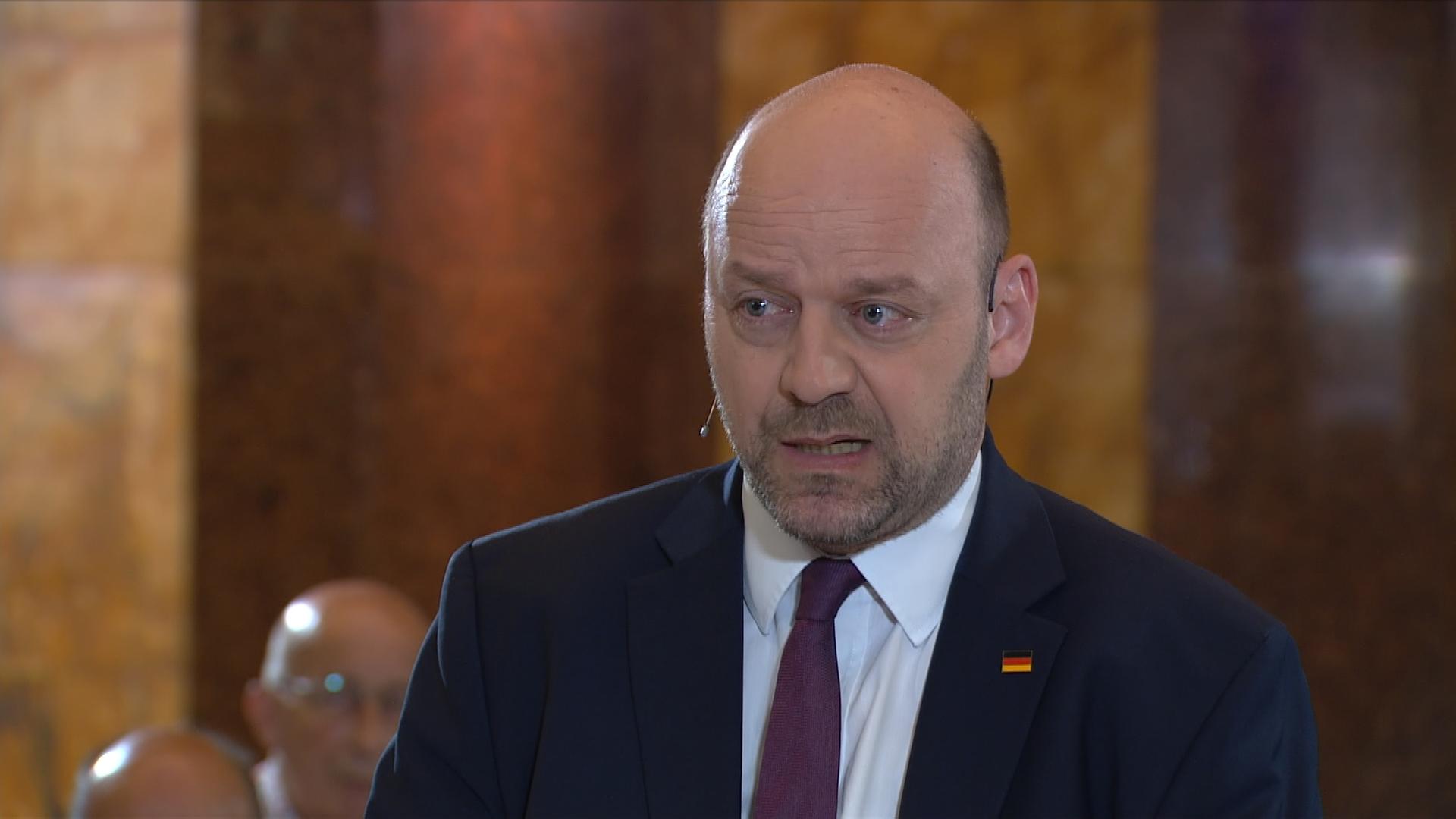 Lambrou vor Hessen-Wahl: "Gesetze ändern"