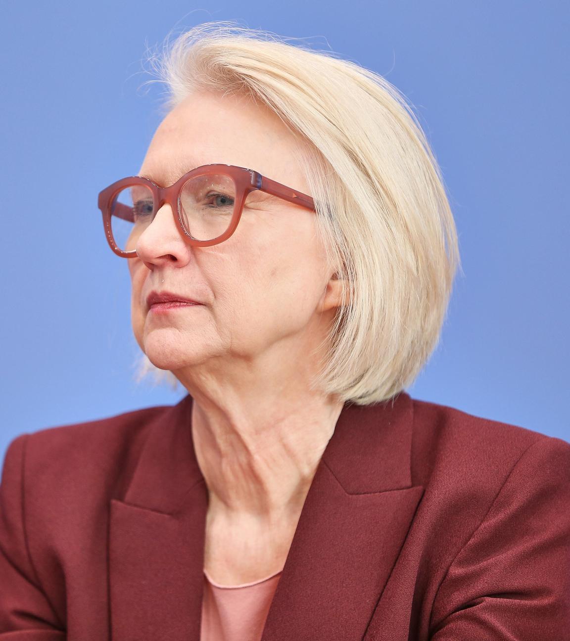 Bundespressekonferenz: Vorstellung des Jahresgutachtens 2025/26 - Sachverständigenrat zur Begutachtung der gesamtwirtschaftlichen Entwicklung: Monika Schnitzer am 12.11.2025 in Berlin.