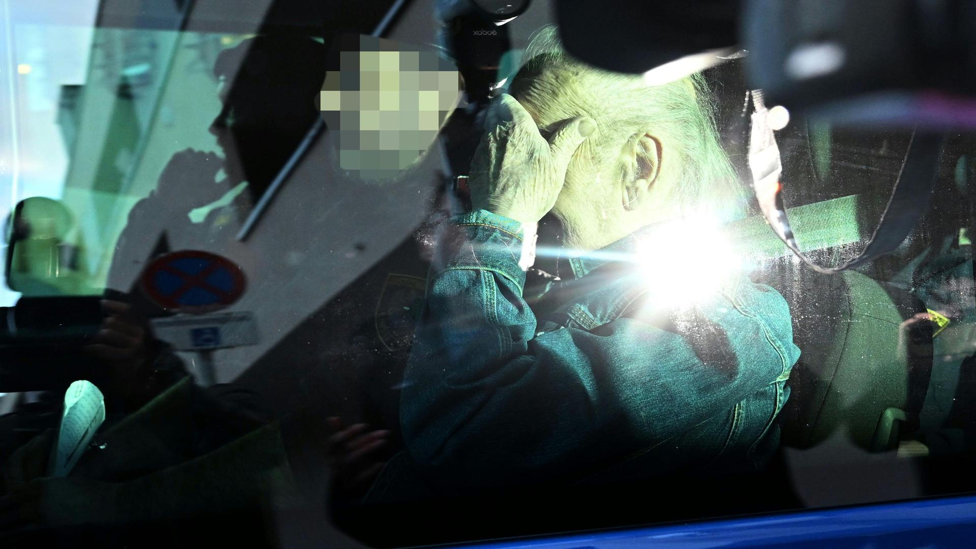 Österreich, Krems: Josef Fritzl wird zu seiner Anhörung bezüglich einer Verlegung vom Maßnahmen- in den Normalvollzug am Landesgericht in Krems gebracht.