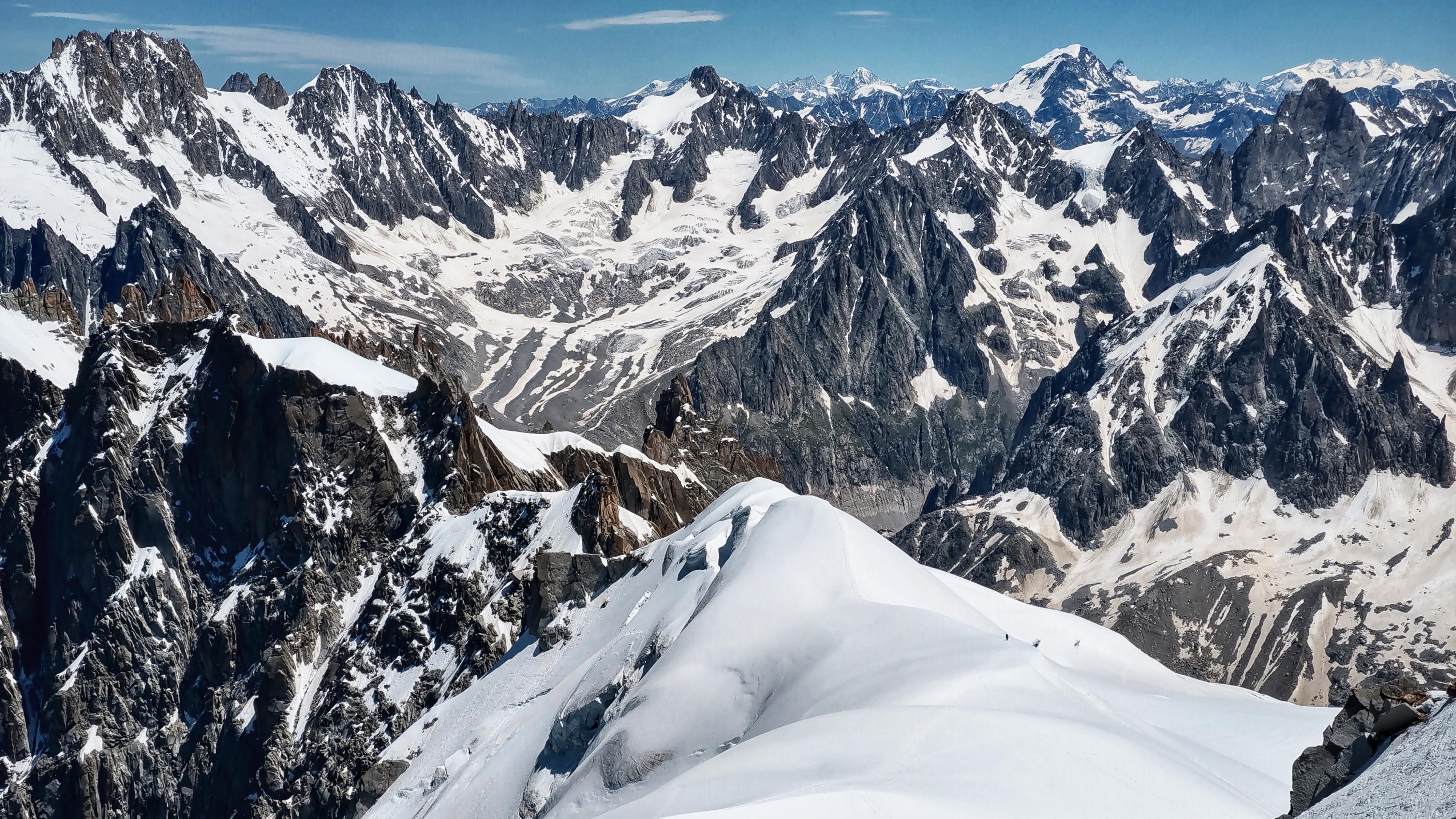 Kletterer auf dem Weg zum Mont Blanc an der französisch-italienischen Grenze.