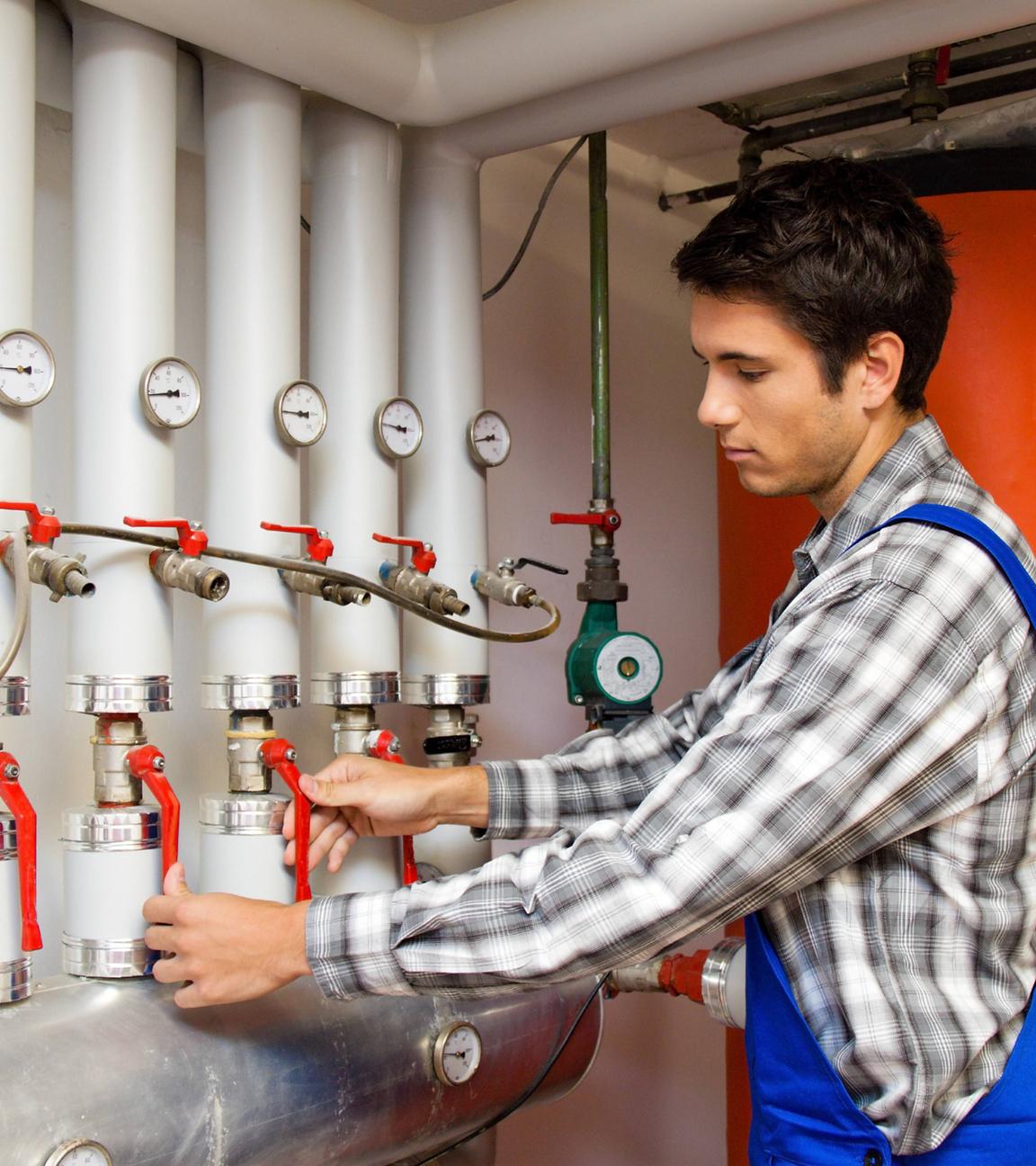 Die bisherige Heizung weiterlaufen lassen oder eine neue einbauen? Dieser Frage müssen sich viele Verbraucher nun früher stellen.