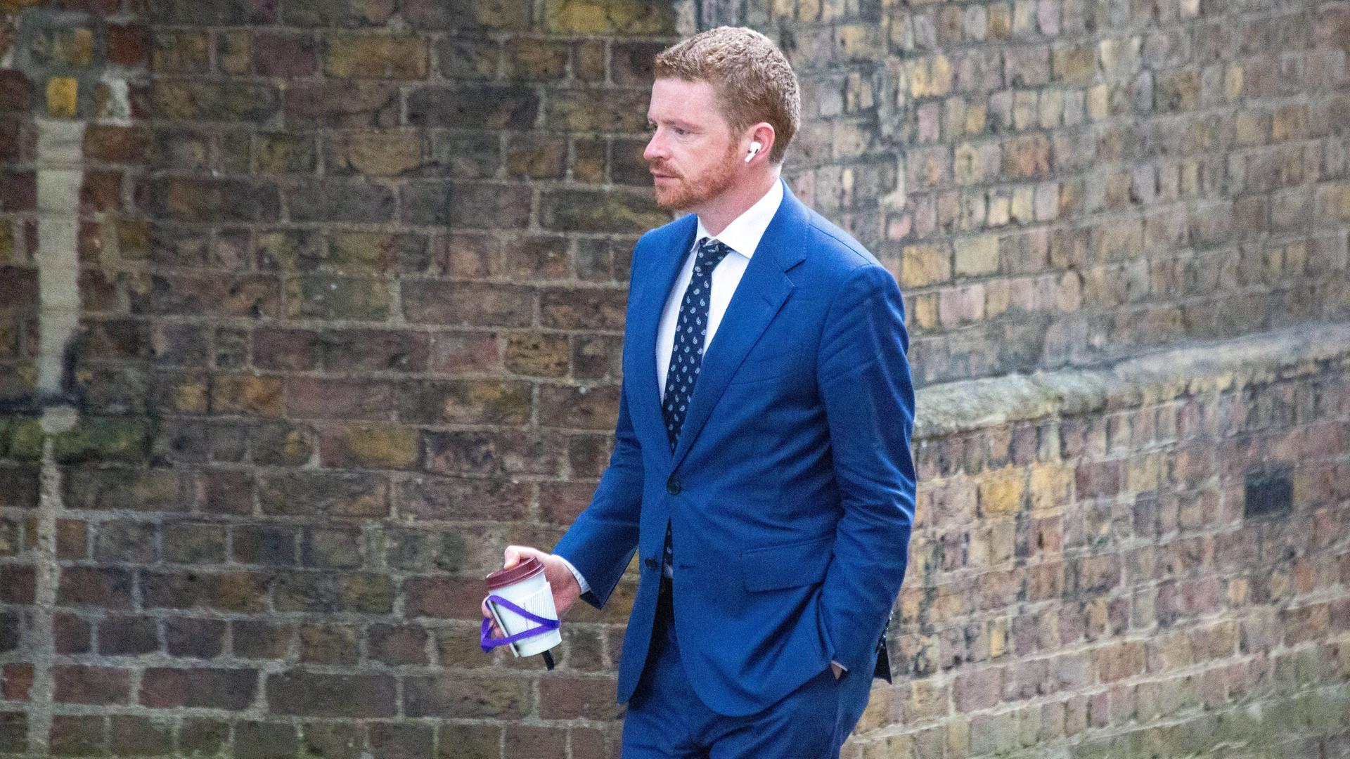 Morgan McSweeney, Leiter der politischen Strategieabteilung in der Downing Street Nr. 10, kommt in seinem Londoner Büro am 18.09.2024 an. 