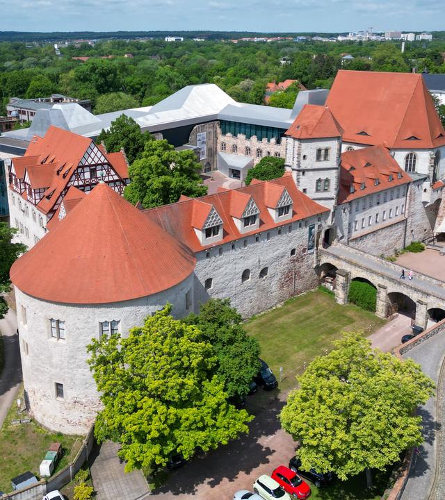  Das Kunstmuseum Moritzburg in Halle/Saale ist von außen zu sehen.