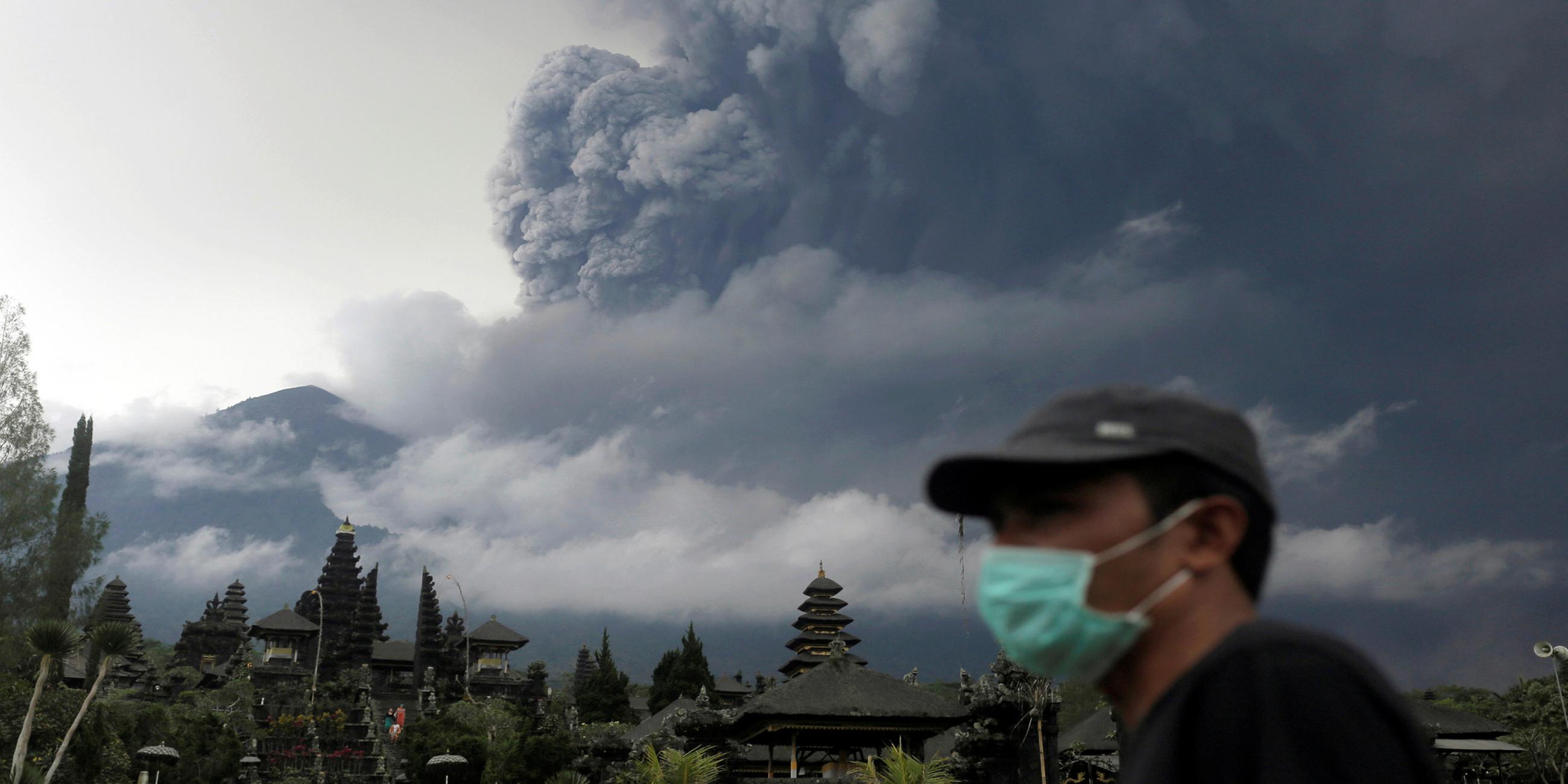 Der Besakih Tempel und der Mount Agung am 26.11.2017 auf Bali