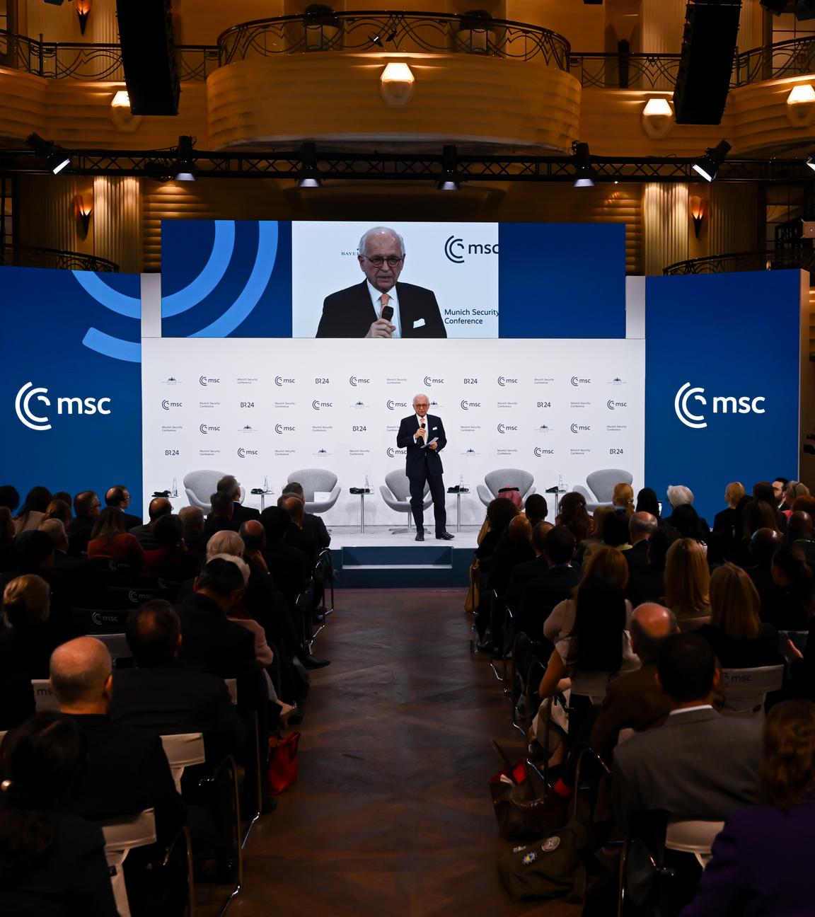 Wolfgang Ischinger hält seine Abschlussrede.