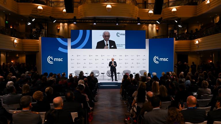 Wolfgang Ischinger hält seine Abschlussrede.