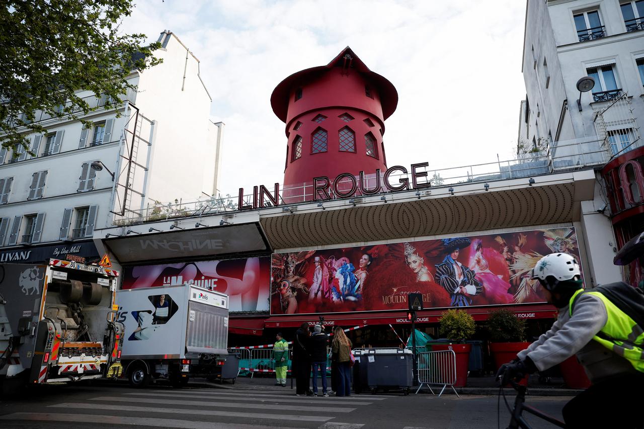 Mühlenflügel des Moulin Rouge eingestürzt