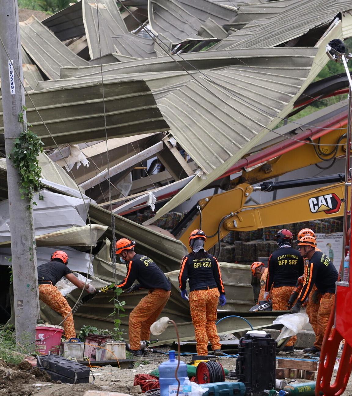 Philippinen, Cebu-Stadt: Nach dem Einsturz eines riesigen Müllbergs in einer Mülltrennungsanlage werden die Such- und Rettungsarbeiten fortgesetzt.