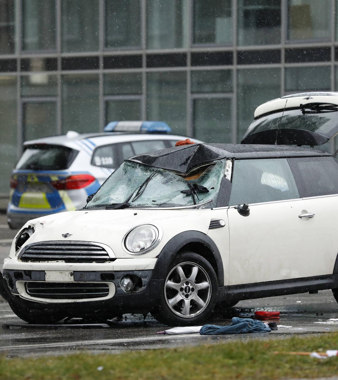 Auto fährt in Verdi-Demo in München - viele Verletzte