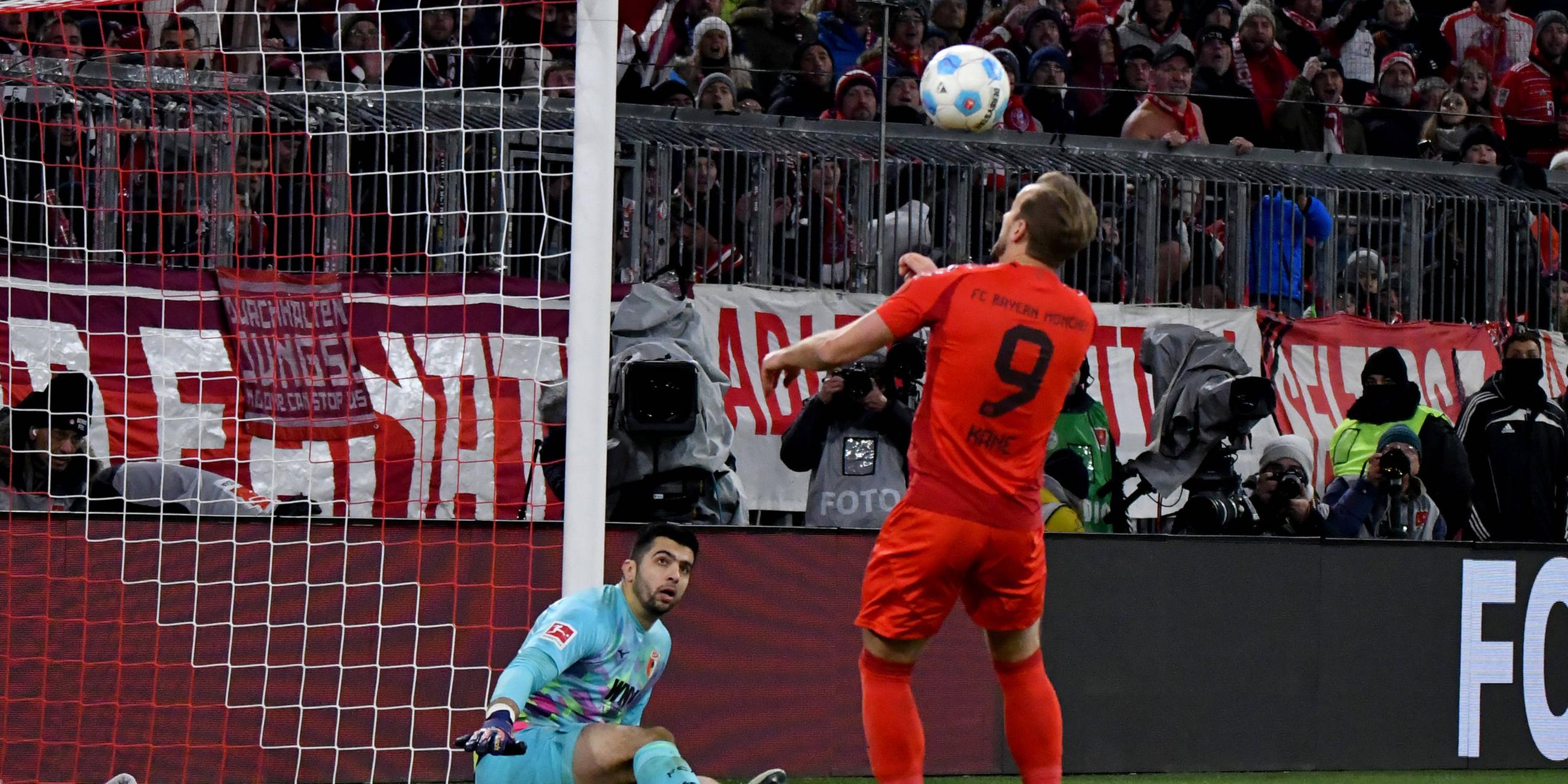 Harry Kane (München) erzielt das Tor zum 2:0 am 23.11.2024.