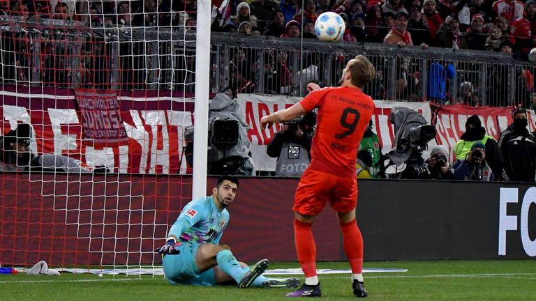 Harry Kane (München) erzielt das Tor zum 2:0 am 23.11.2024.