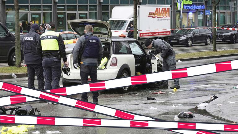 München: Mann fährt mit Auto in eine Menschenmenge