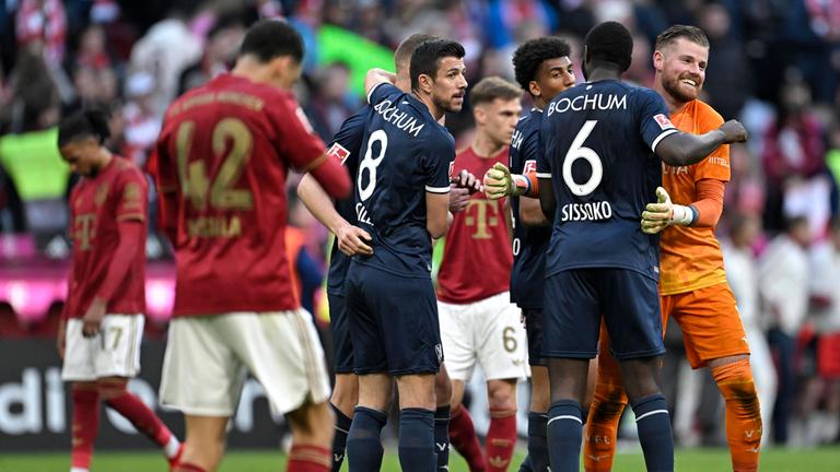 Bochums Spieler jubeln zum Sieg gegen München am 08.03.2025.