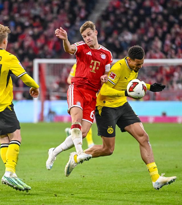 Daniel Svensson (Borussia Dortmund) und Joshua Kimmich (Borussia Dortmund) kämpfen. 