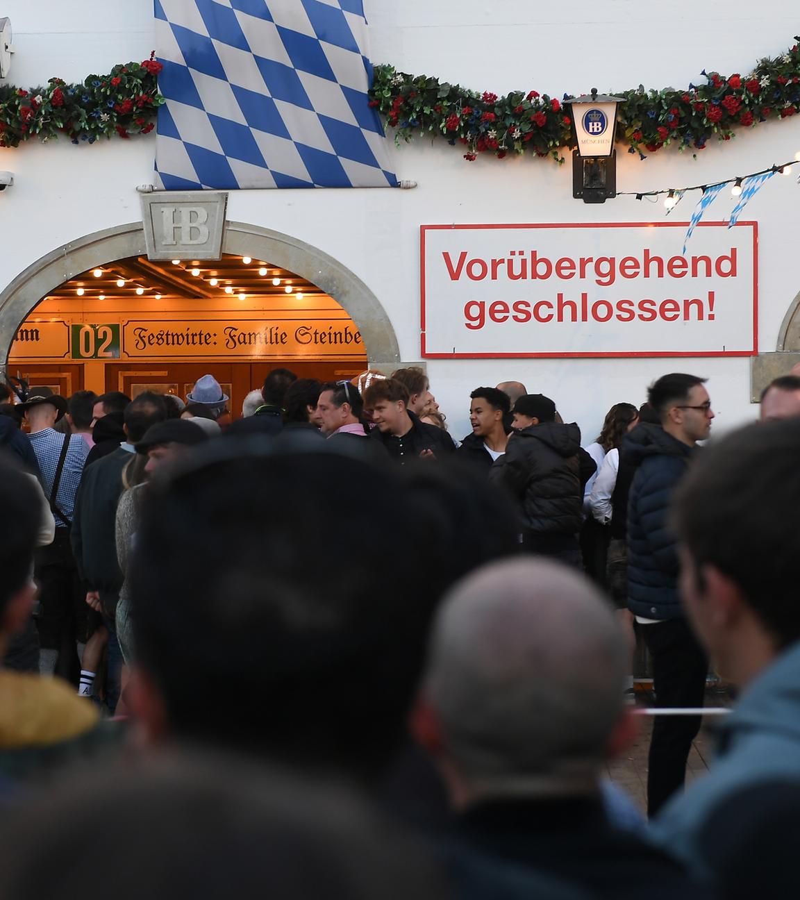 Münchner Oktoberfest überfüllt