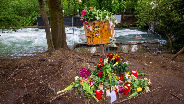 Trauer um Surferin an Münchner Eisbachwelle