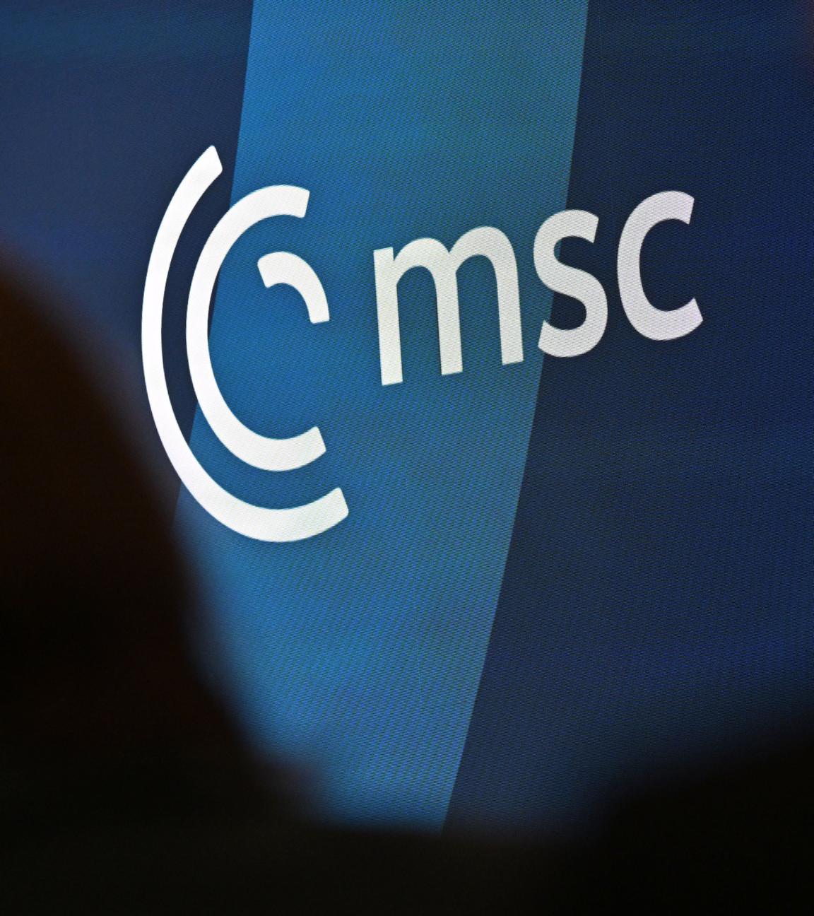 Das Logo der Veranstaltung ist am 14.02.2025 auf einer großen Stellwand der Tagung in München zu sehen.