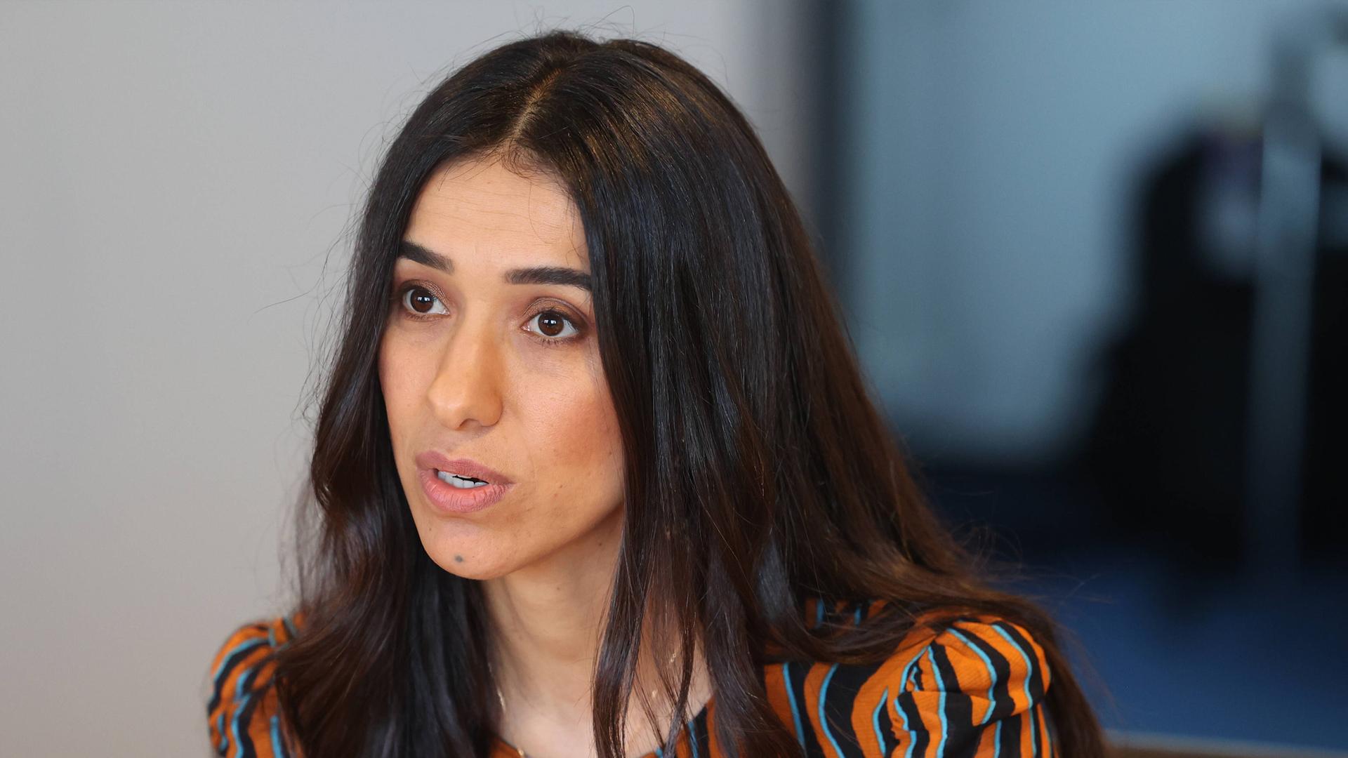 (Archiv) Porträt von Friedensnobelpreisträgerin Nadia Murad.
