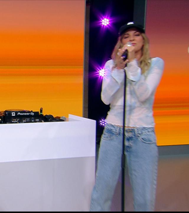 YouNotUs x Laurell mit "All in"