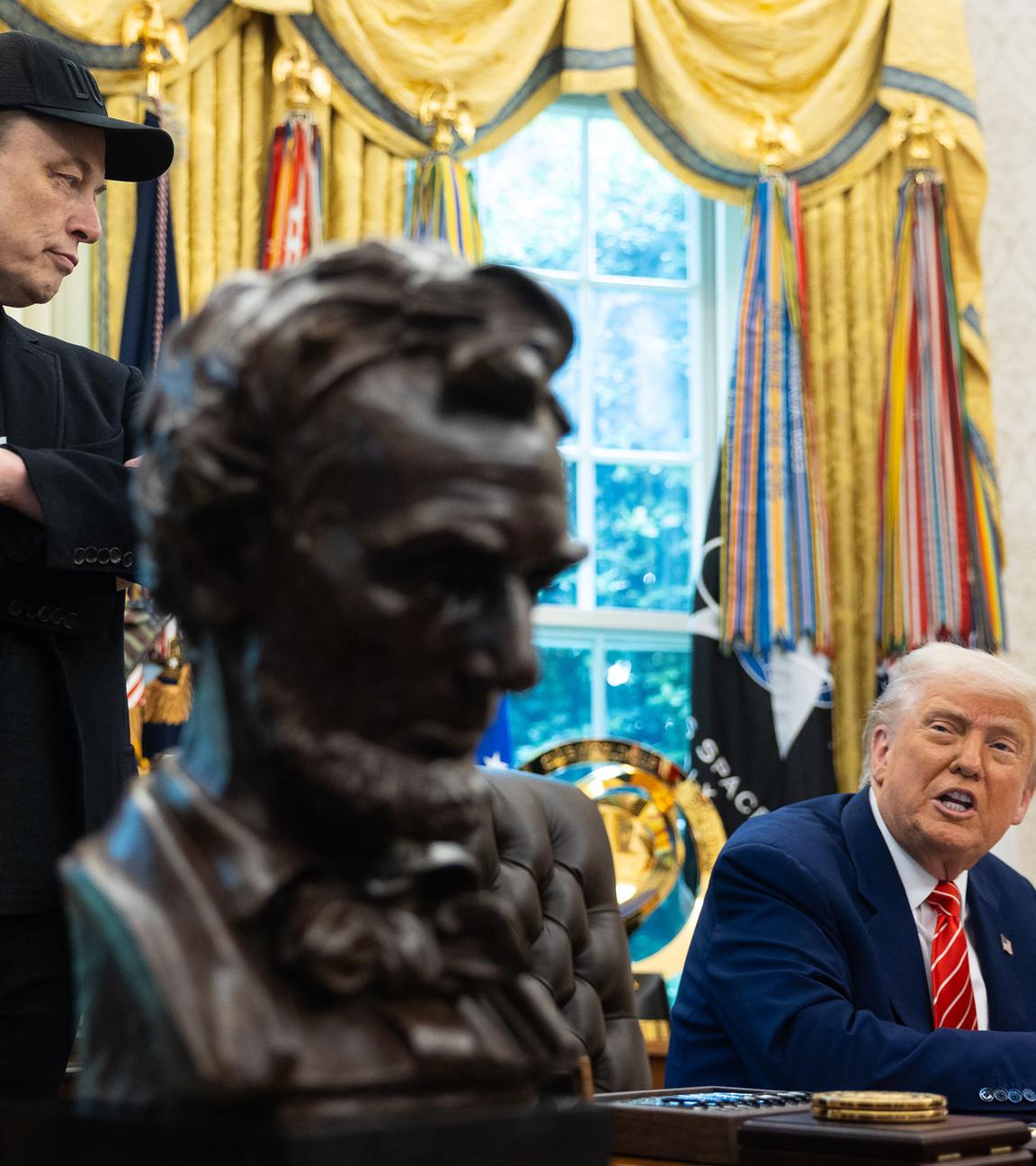 Archiv: Elon Musk und Präsident Donald Trump halten am 30. Mai 2025 im Oval Office des Weißen Hauses eine Pressekonferenz ab. Am 30.5.2025 