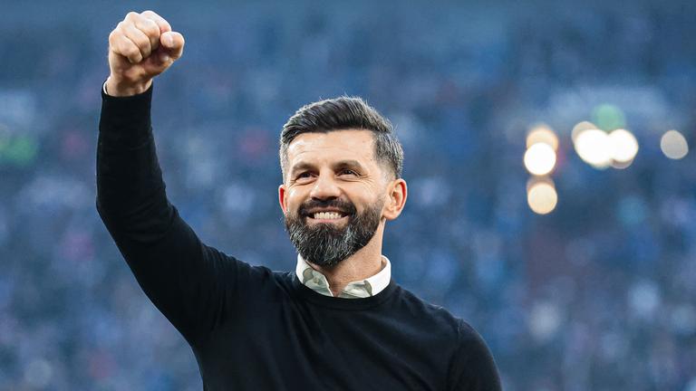 Schalkes Trainer Miron Muslic ballt die Faust