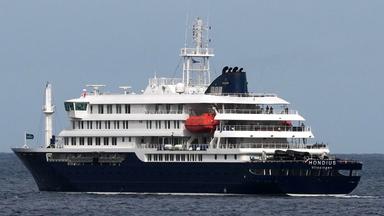 Kap Verde, Praia: Das Kreuzfahrtschiff MV Hondius verlässt den Hafen von Praia.