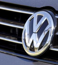 Nach Angaben von VW ist es auch bei der Bestimmung des CO2-Verbrauchs von Fahrzeugen zu "nicht erklärbaren" Werten gekommen. Von den Unstimmigkeiten könnten rund 800.000 Fahrzeuge betroffen sein. 