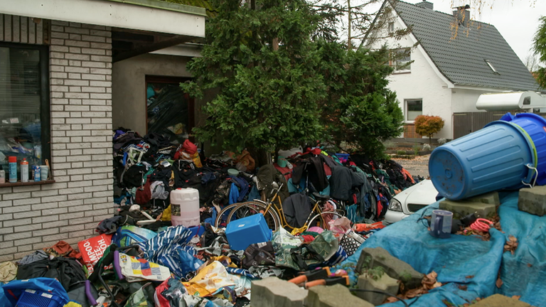 Vermülltes Grundstück