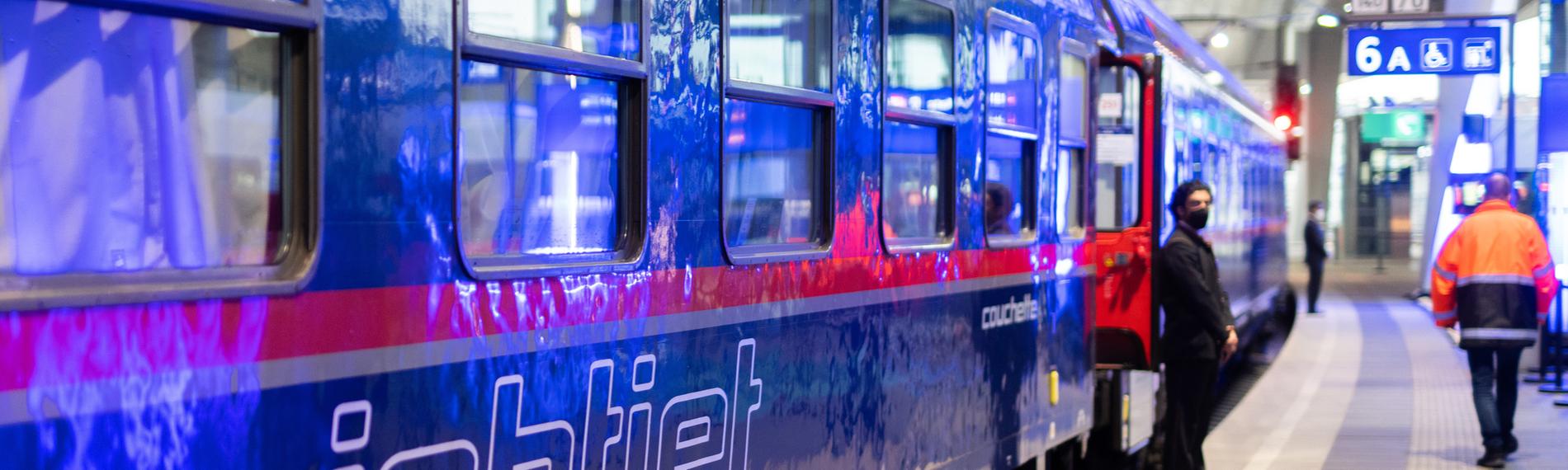 Österreich, Wien: Ein Nightjet Zug der ÖBB