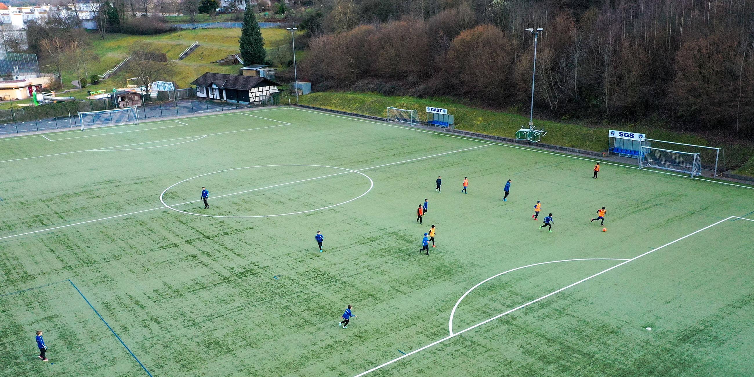 Kinder beim Fußballtraining