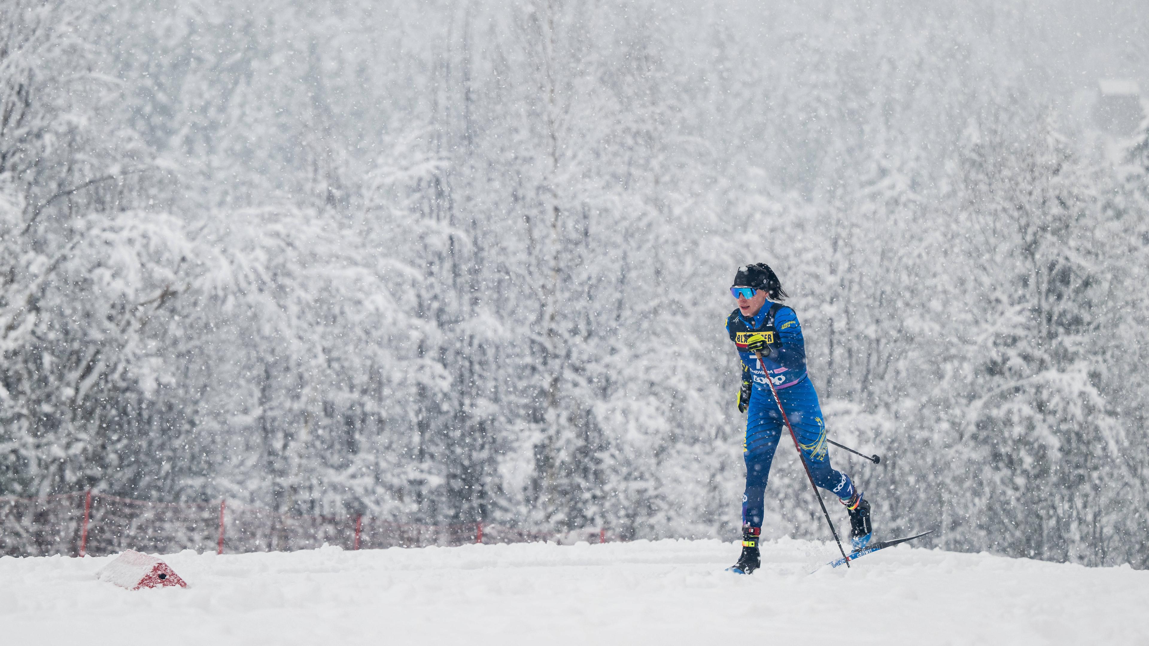 Trondheim, Ski nordisch, Weltmeisterschaft, Langlauf, 10 km klassisch: Nadezhda Stepashkina bei Schneefall in der Loipe.