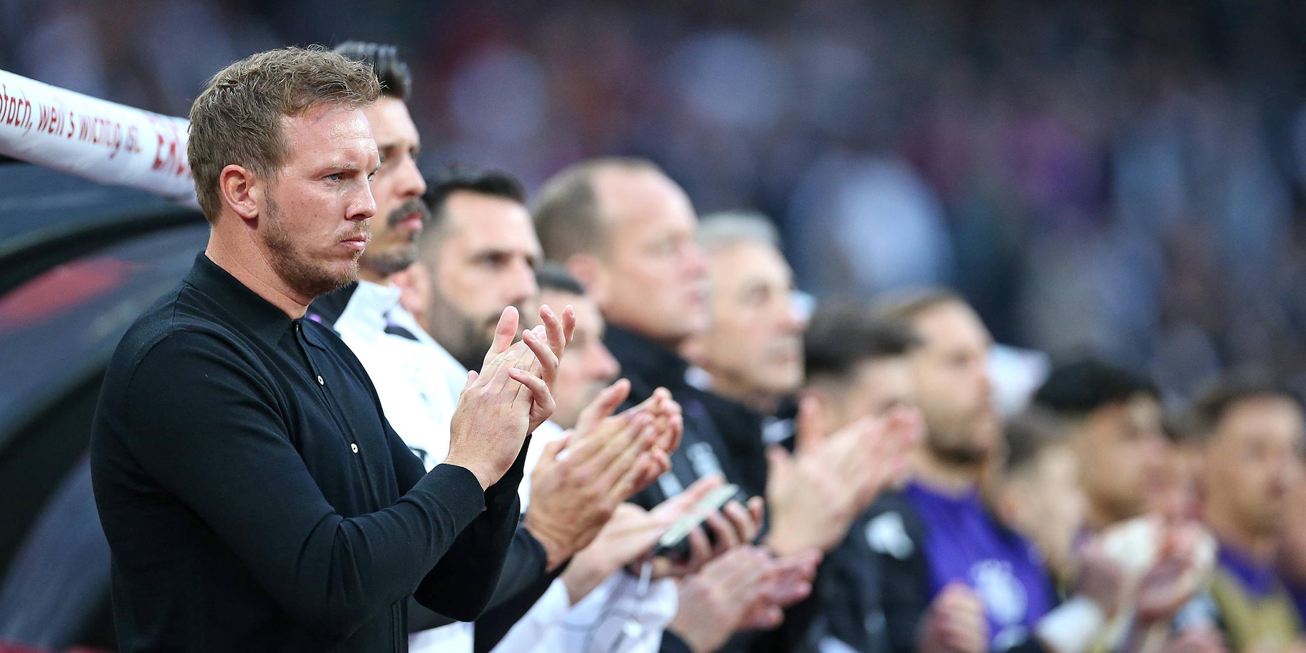 Julian Nagelsmann klatscht beim EM-Testspiel am 3. Juni 2024 gegen die Ukraine in Nürnberg in die Hände
