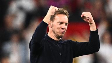 Deutschlands Trainer Julian Nagelsmann jubelt nach dem Spiel.