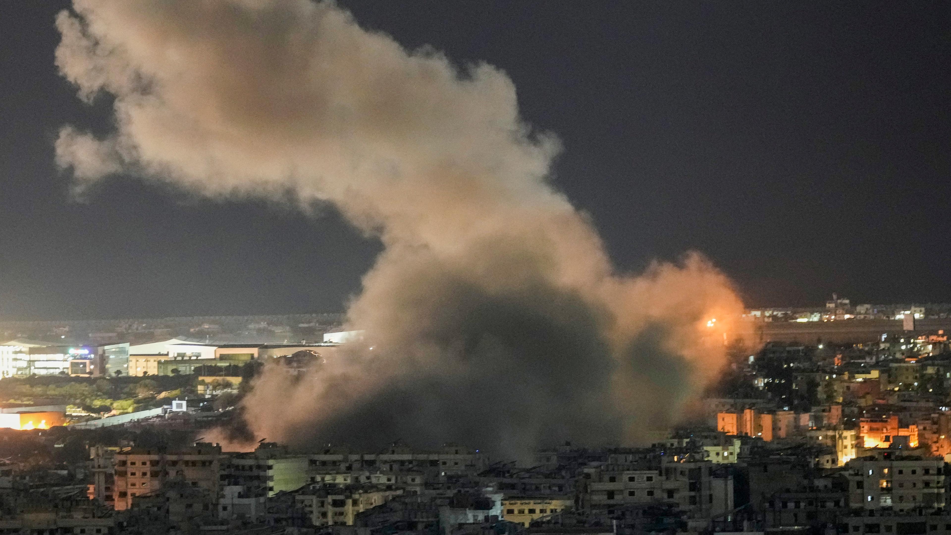 Rauch steigt auf von einem israelischen Luftangriff auf Dahiyeh, einem südlichen Vorort von Beirut