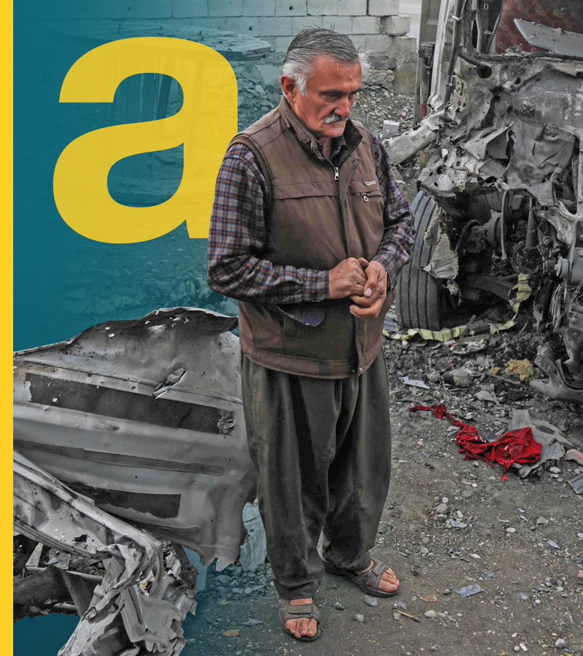 Ein Mann mitten in den Trümmern von einem Gebäude