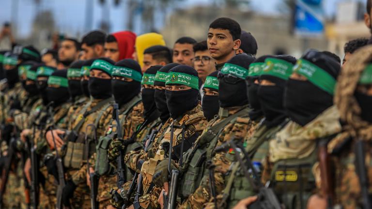 Palästinensische Gebiete, Deir al-Balah: Kämpfer der Al-Kassam-Brigaden, des militärischen Flügels der islamistischen Terrororganisation Hamas