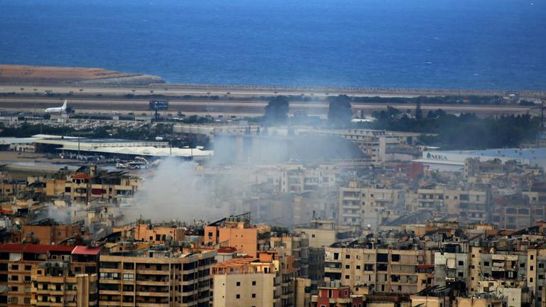 Libanon, Beirut: Rauchschwaden steigen auf nach einem israelischen Luftangriff auf ein Gebiet in einem südlichen Vorort von Beirut.