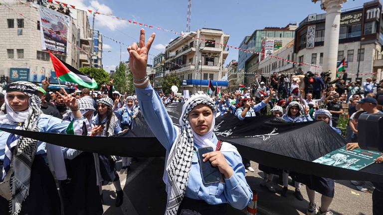 Palästinenser demonstrieren in Ramallah am 76. Jahrestag der "Nakba".