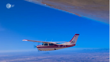 Flugzeug in Namibia bevor es abstürzt