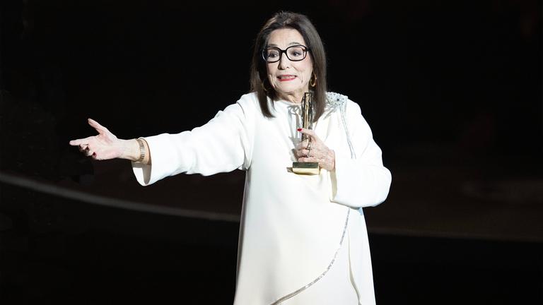 Nana Mouskouri