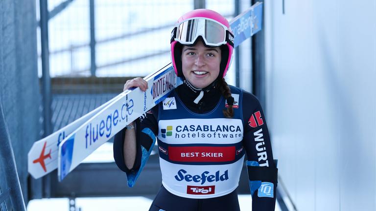 Deutschlands Nathalie Armbruster vor dem Wettbewerb in Seefeld am 02.02.2025.