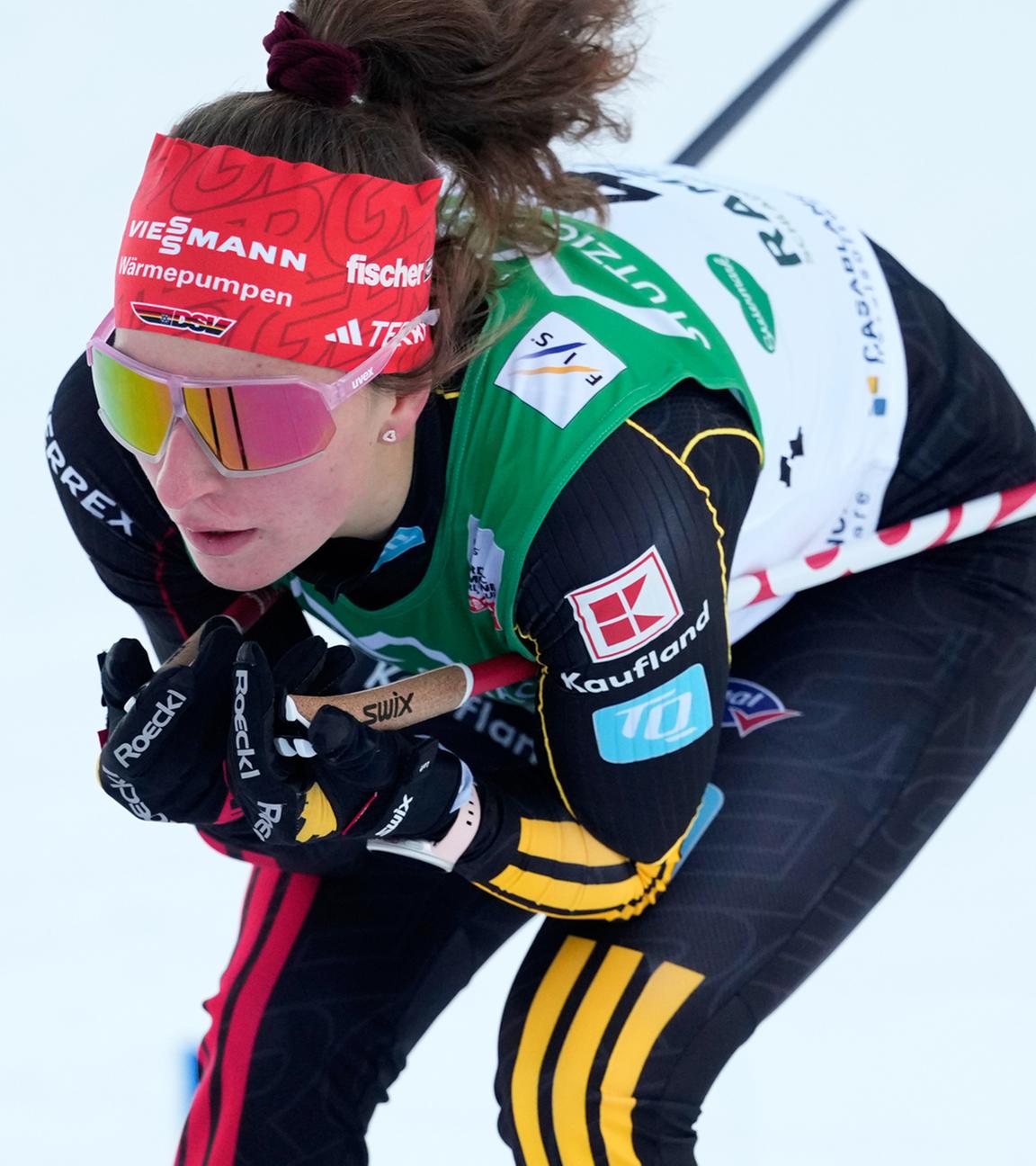 Nathalie Armbruster (GER) im Einsatz beim Einzelwettbewerb Gundersen von der Normalschanze/5 km der Frauen, Weltcup der Nordischen Kombination.