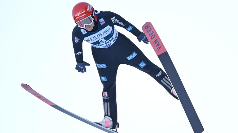 Deutschlands Nordische Kombiniererin Nathalie Armbruster beim Probesprung im FIS-Nordische-Kombination-Weltcup in Seefeld.