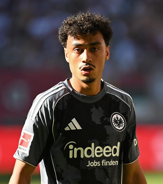 Nathaniel Brown von Eintracht Frankfurt bei einem Spiel der Bundesliga-Saison 2025/2026.