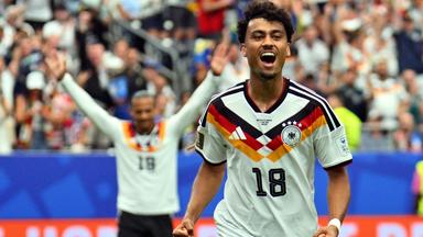 Der deutsche Nationalspieler Nathaniel Brown jubelt nach seinem Treffer zum 5:1 gegen Curacao