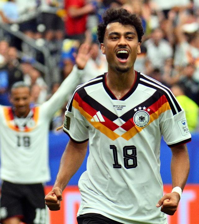 Der deutsche Nationalspieler Nathaniel Brown jubelt nach seinem Treffer zum 5:1 gegen Curacao