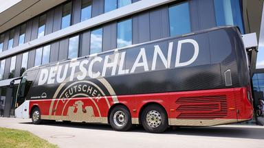 Deutsche Nationalmannschaft verabschiedet sich mit öffentlichem Training aus Deutschland